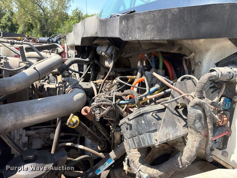 image for item FU4594 2004 International 7400 dump truck