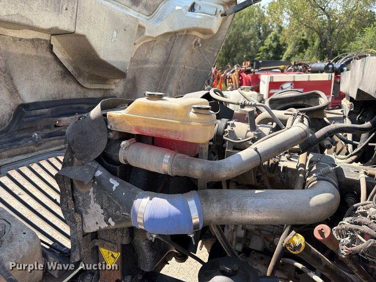 image for item FU4594 2004 International 7400 dump truck