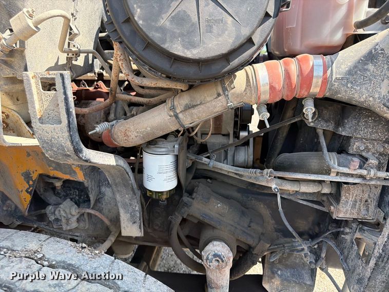 image for item FU4594 2004 International 7400 dump truck