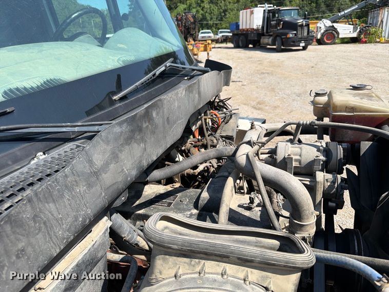image for item FU4594 2004 International 7400 dump truck