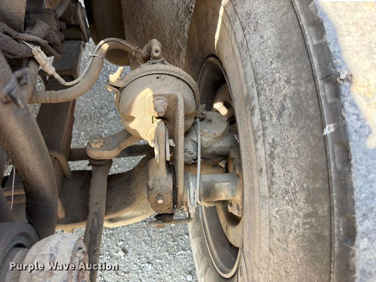 image for item FU4594 2004 International 7400 dump truck