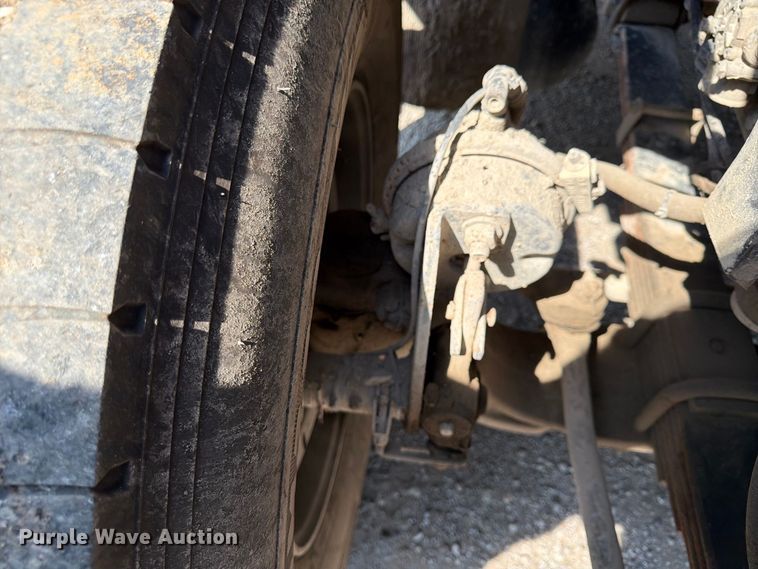 image for item FU4594 2004 International 7400 dump truck