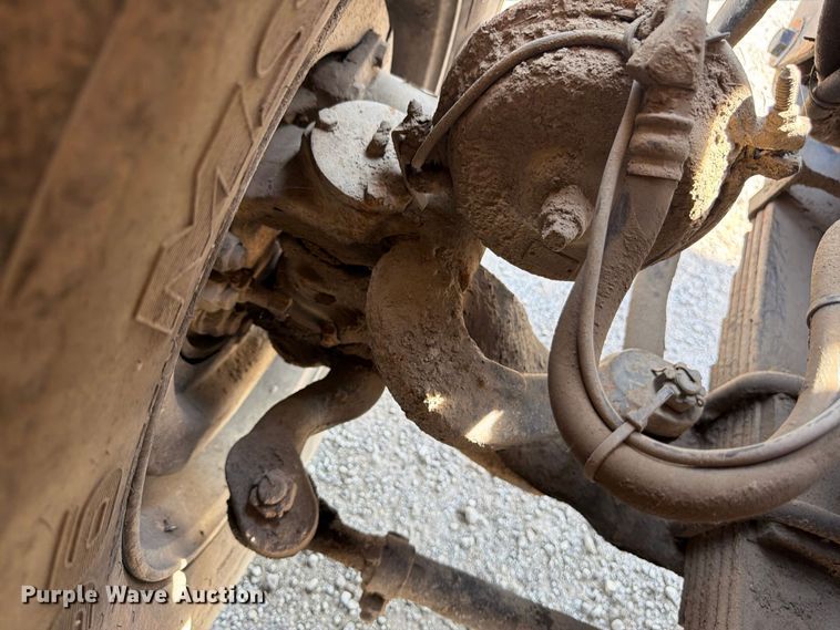 image for item FU4594 2004 International 7400 dump truck