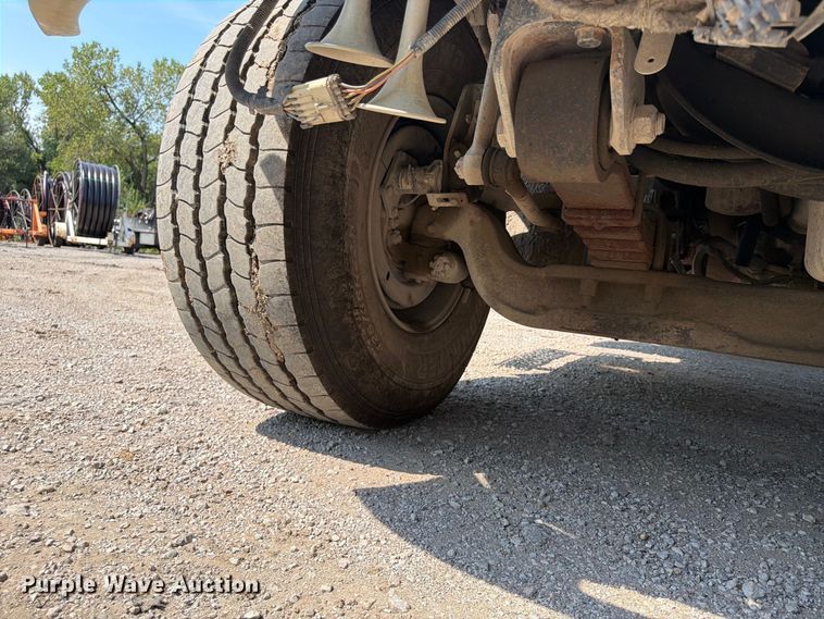 image for item FU4594 2004 International 7400 dump truck