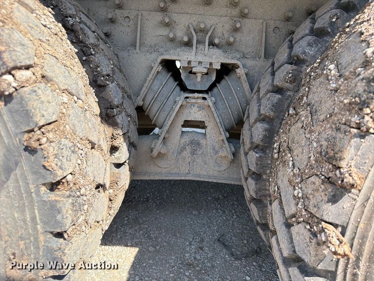 image for item FU4594 2004 International 7400 dump truck