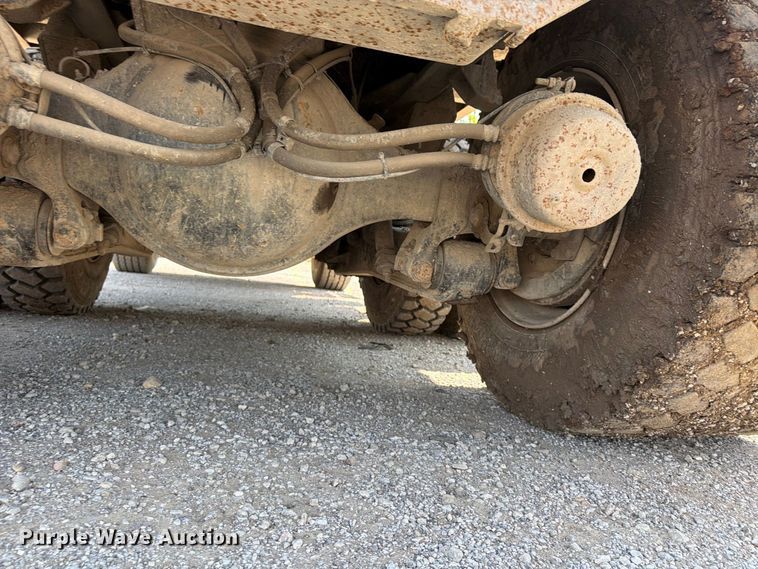 image for item FU4594 2004 International 7400 dump truck