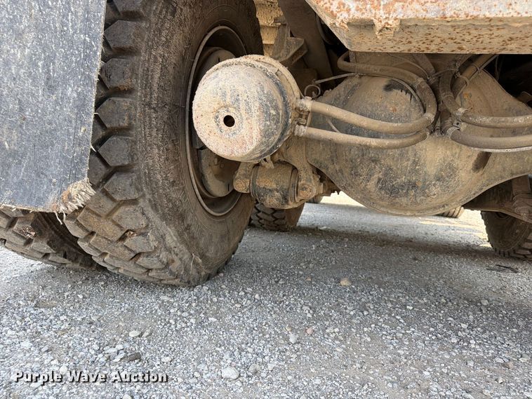 image for item FU4594 2004 International 7400 dump truck