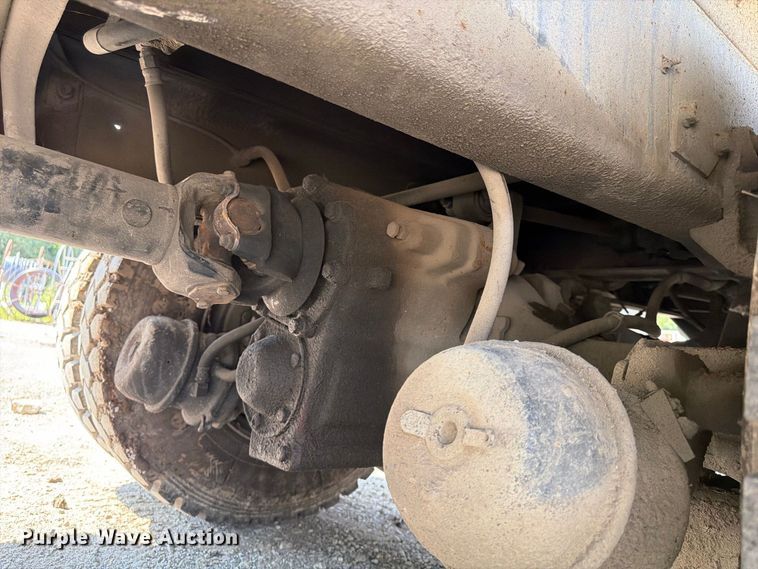 image for item FU4594 2004 International 7400 dump truck