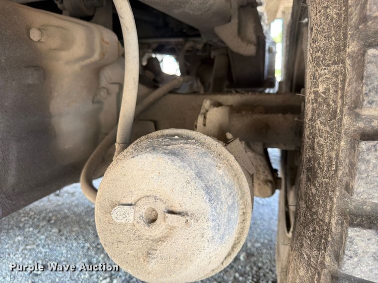 image for item FU4594 2004 International 7400 dump truck