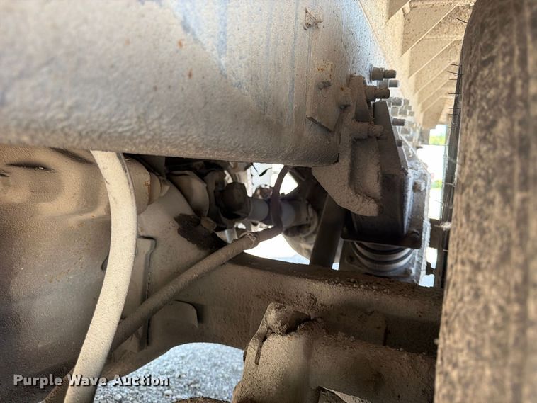 image for item FU4594 2004 International 7400 dump truck