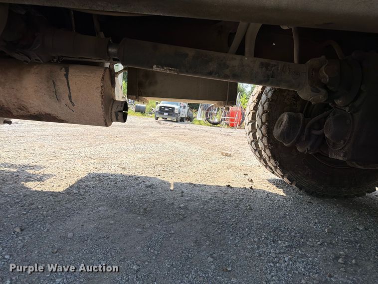 image for item FU4594 2004 International 7400 dump truck