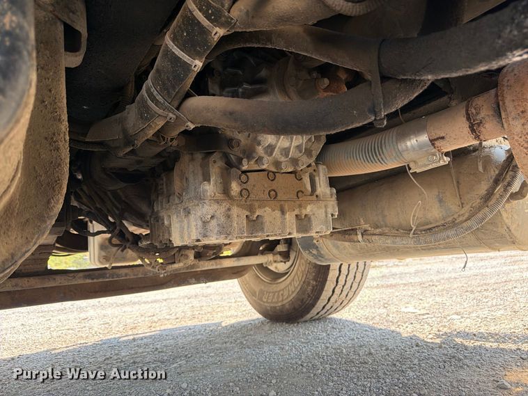 image for item FU4594 2004 International 7400 dump truck