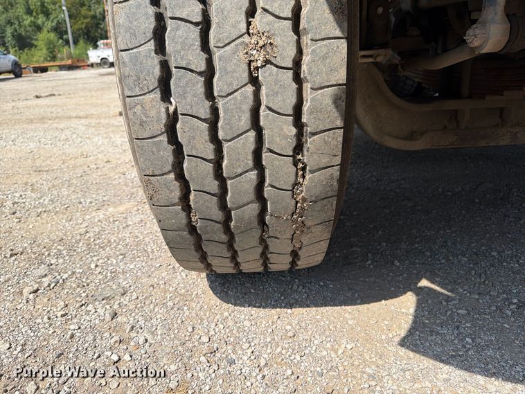 image for item FU4594 2004 International 7400 dump truck