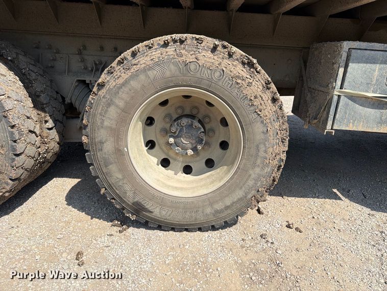 image for item FU4594 2004 International 7400 dump truck