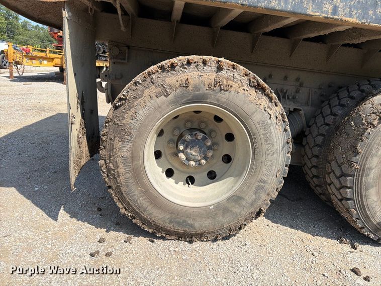 image for item FU4594 2004 International 7400 dump truck