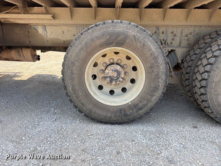 image for item FU4594 2004 International 7400 dump truck