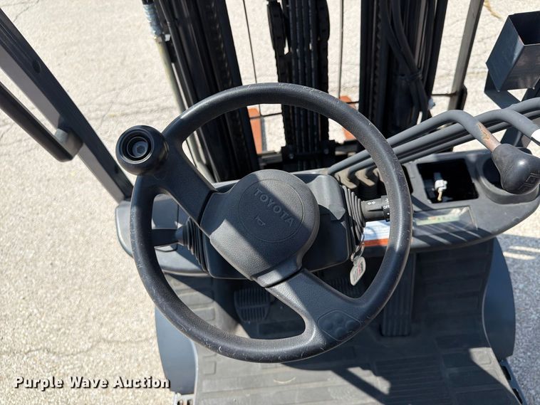 image for item FU4614 Toyota 8FGCU30 forklift