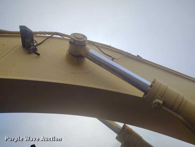 image for item IH9482 2006 Komatsu PC300LC-7E0 excavator
