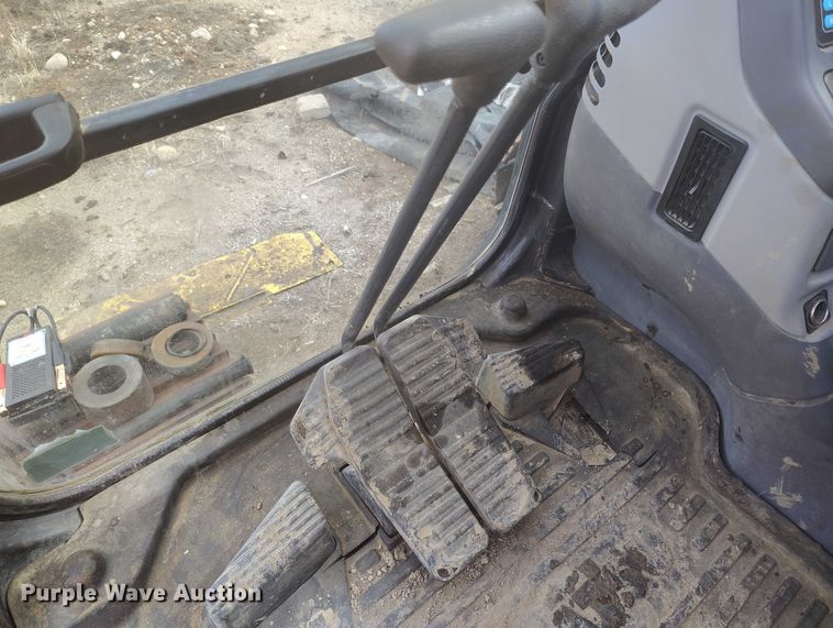 image for item IH9482 2006 Komatsu PC300LC-7E0 excavator