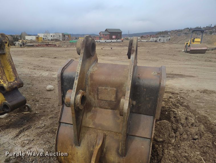 image for item IH9482 2006 Komatsu PC300LC-7E0 excavator