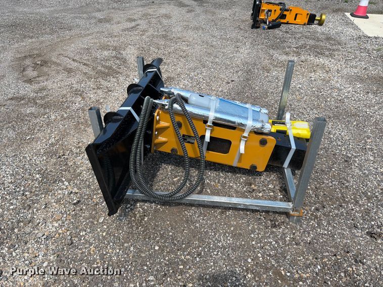 image for item MQ9077 2026 STRV SV-BR680 skid steer breaker hammer