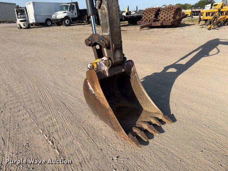 image for item MZ9893 2013 John Deere 60G mini excavator