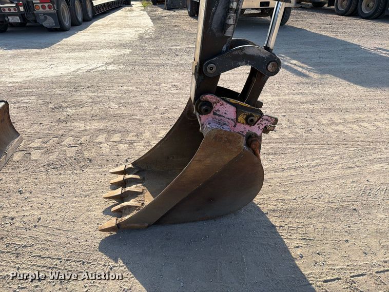 image for item MZ9893 2013 John Deere 60G mini excavator
