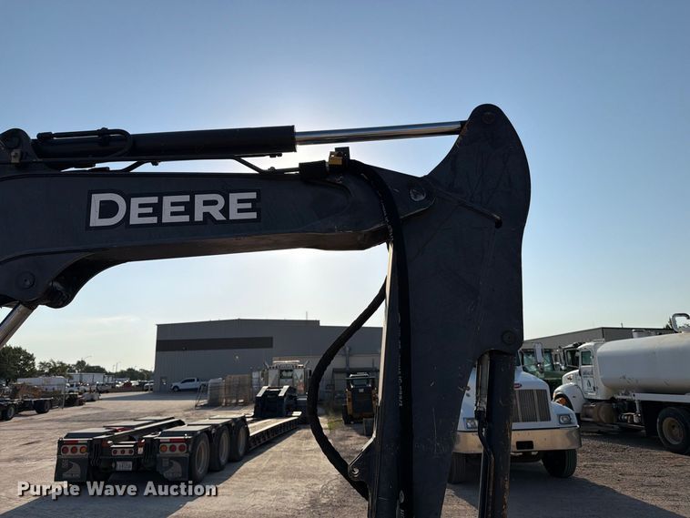 image for item MZ9893 2013 John Deere 60G mini excavator