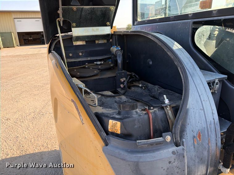 image for item MZ9893 2013 John Deere 60G mini excavator