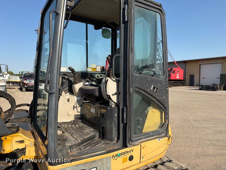 image for item MZ9893 2013 John Deere 60G mini excavator
