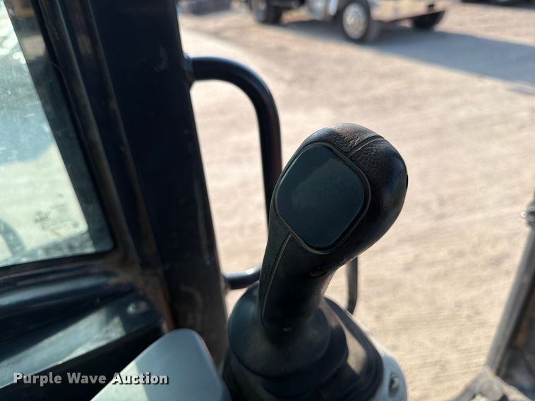 image for item MZ9893 2013 John Deere 60G mini excavator