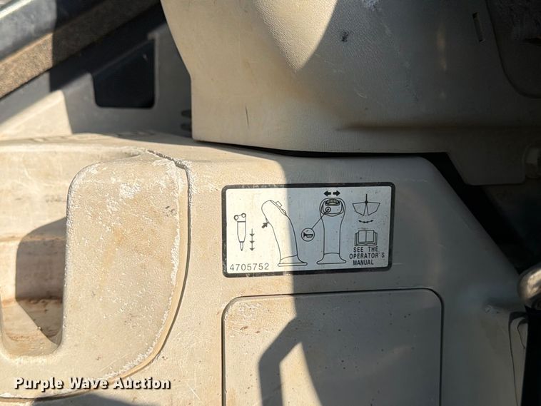 image for item MZ9893 2013 John Deere 60G mini excavator