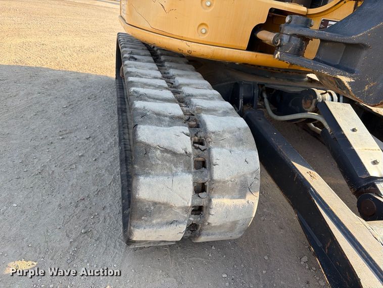 image for item MZ9893 2013 John Deere 60G mini excavator