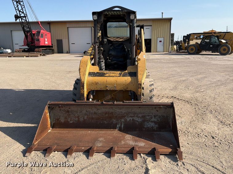 image for item MZ9895 2004 Caterpillar 262 skid steer loader
