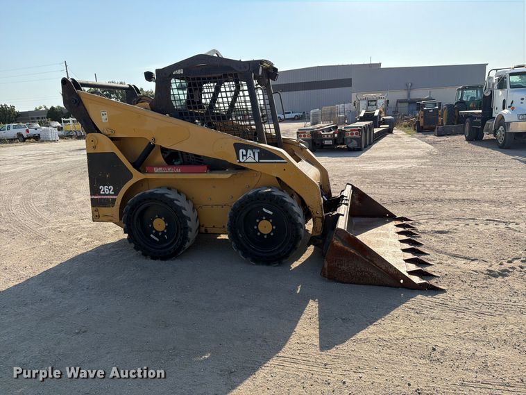 image for item MZ9895 2004 Caterpillar 262 skid steer loader