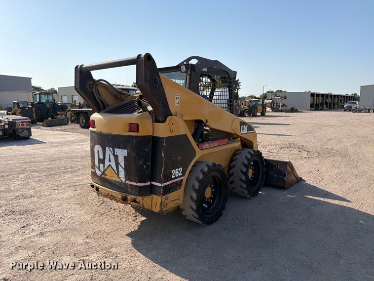 image for item MZ9895 2004 Caterpillar 262 skid steer loader