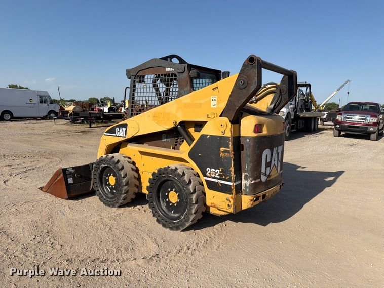 image for item MZ9895 2004 Caterpillar 262 skid steer loader
