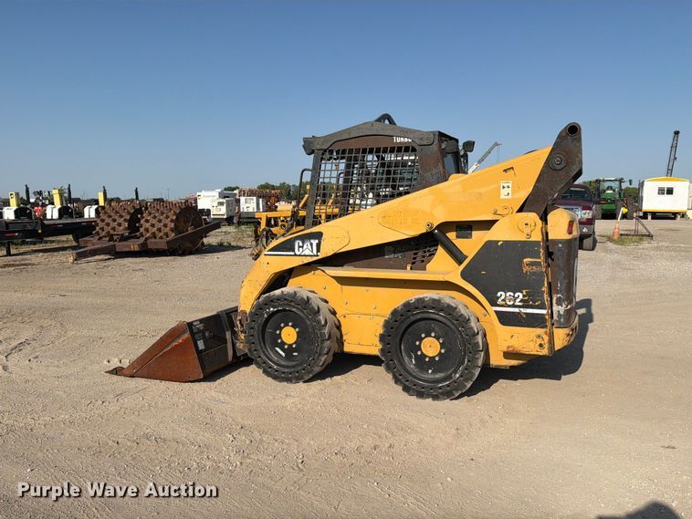 image for item MZ9895 2004 Caterpillar 262 skid steer loader