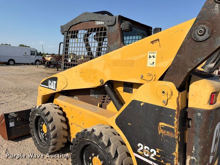 image for item MZ9895 2004 Caterpillar 262 skid steer loader