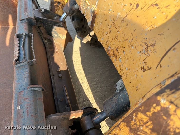 image for item MZ9895 2004 Caterpillar 262 skid steer loader