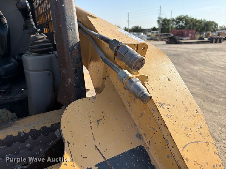 image for item MZ9895 2004 Caterpillar 262 skid steer loader