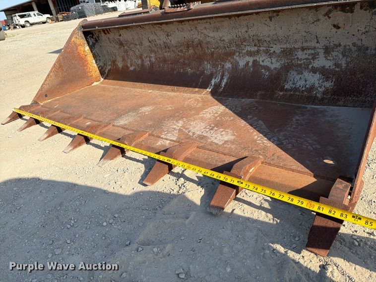 image for item MZ9895 2004 Caterpillar 262 skid steer loader