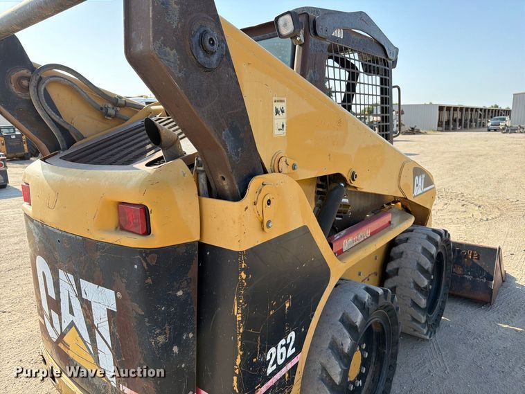 image for item MZ9895 2004 Caterpillar 262 skid steer loader