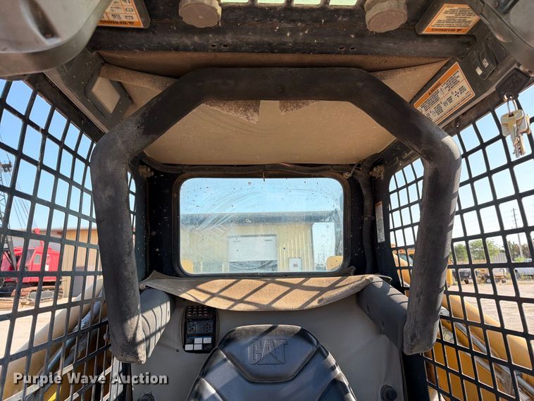image for item MZ9895 2004 Caterpillar 262 skid steer loader