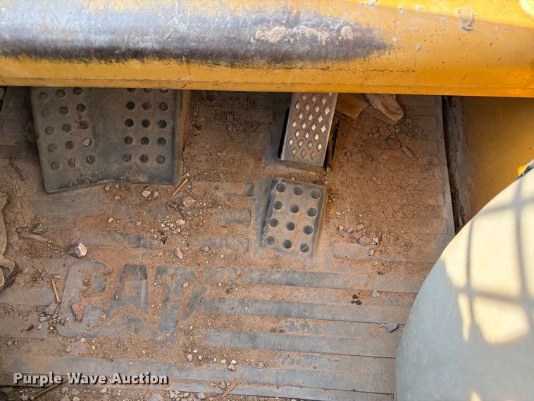 image for item MZ9895 2004 Caterpillar 262 skid steer loader