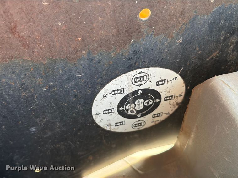 image for item MZ9895 2004 Caterpillar 262 skid steer loader