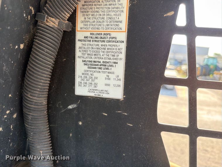 image for item MZ9895 2004 Caterpillar 262 skid steer loader