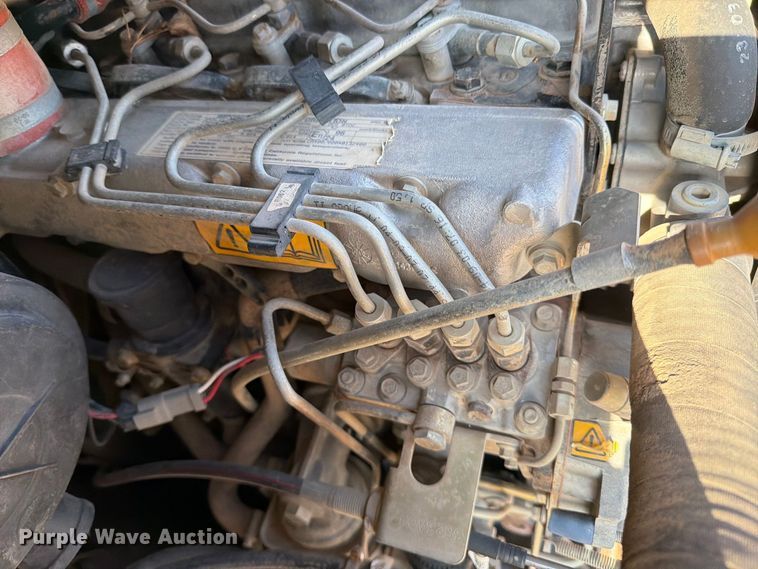 image for item MZ9895 2004 Caterpillar 262 skid steer loader