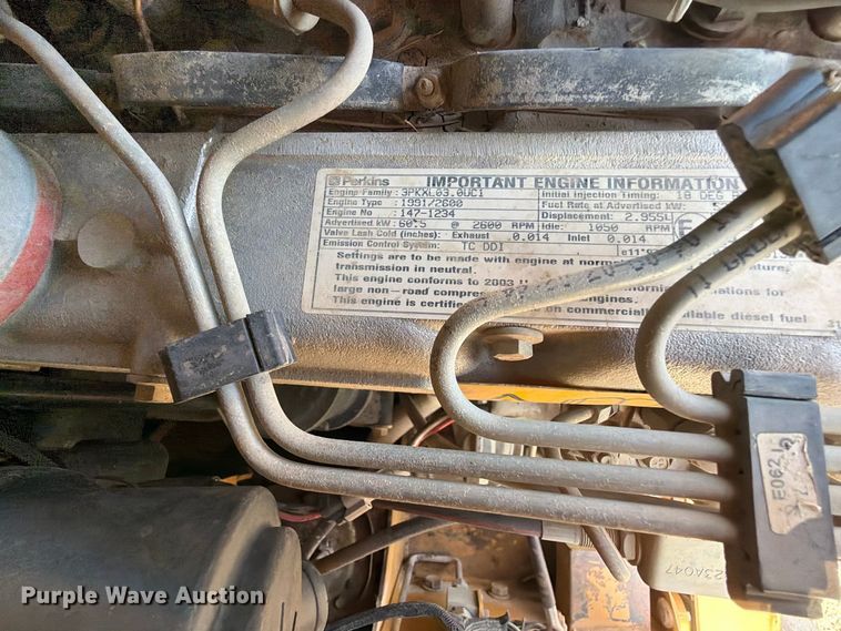 image for item MZ9895 2004 Caterpillar 262 skid steer loader