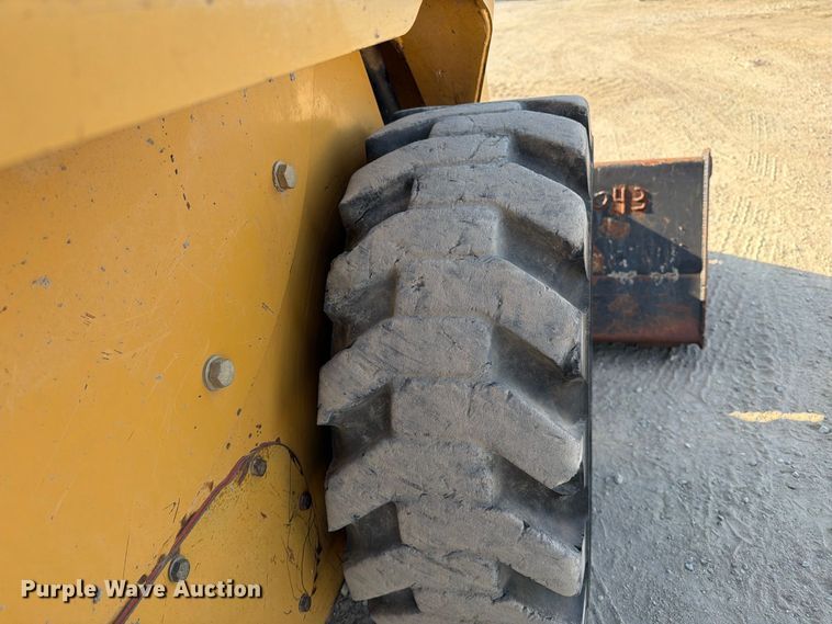 image for item MZ9895 2004 Caterpillar 262 skid steer loader